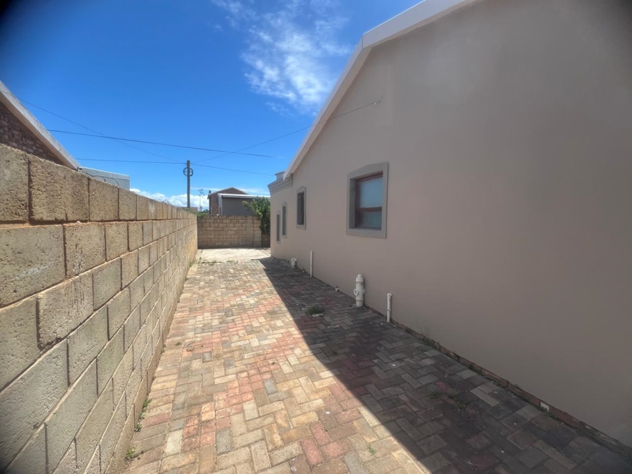 4 Bedroom Property for Sale in Pellsrus Eastern Cape